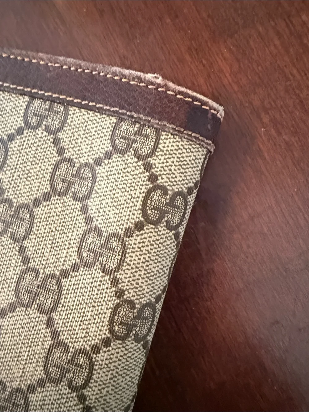Gucci gg supreme